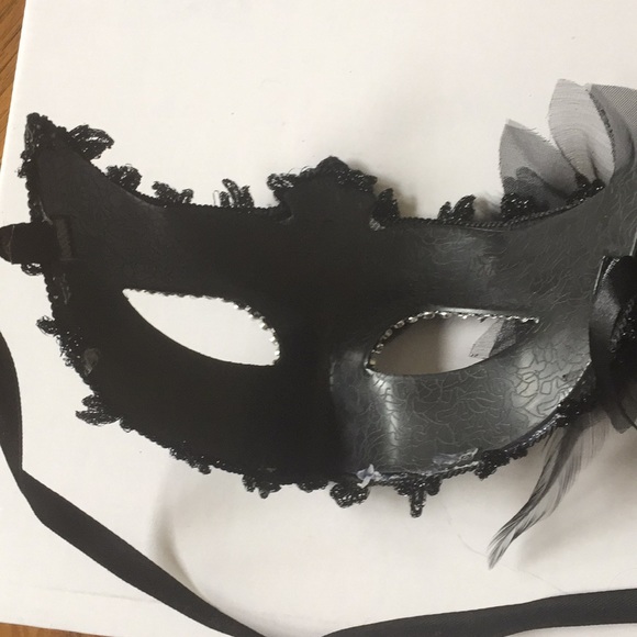 Embellished Black with Rinestones Mardi Gras Mask - Picture 6 of 7